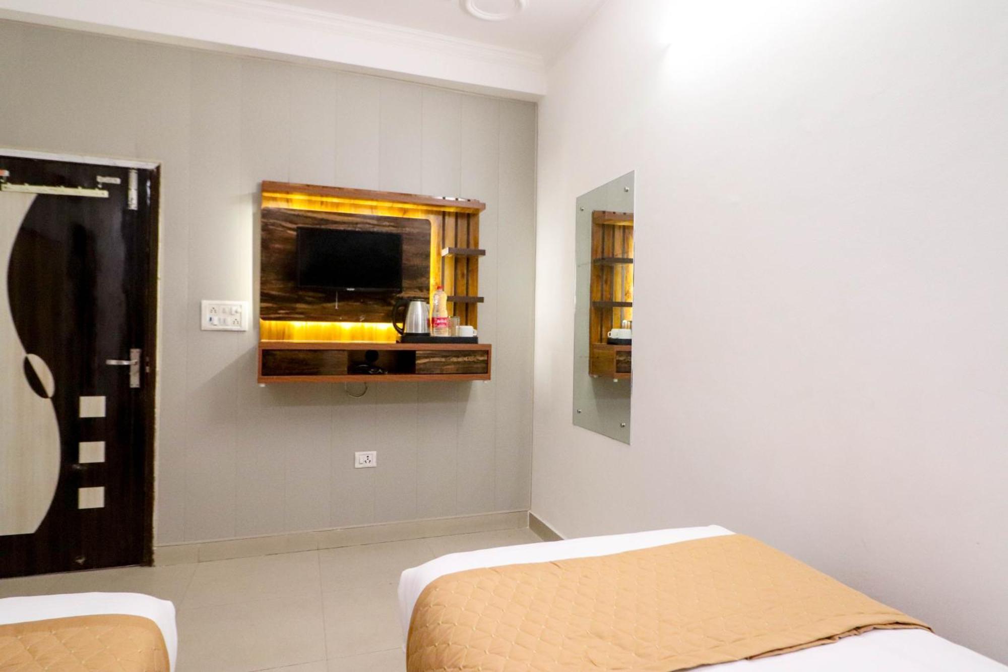 Hotel Stay Villa Delhi Airport Нью-Дели Экстерьер фото